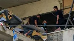 Beyrut'ta bir bölgeden yükselen dumanlar